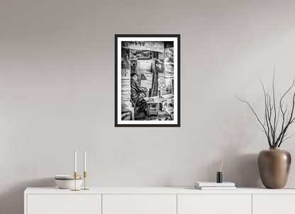 40 x 60 cm, Fine art prints mounted on a black wood frame with passe-partout The painter