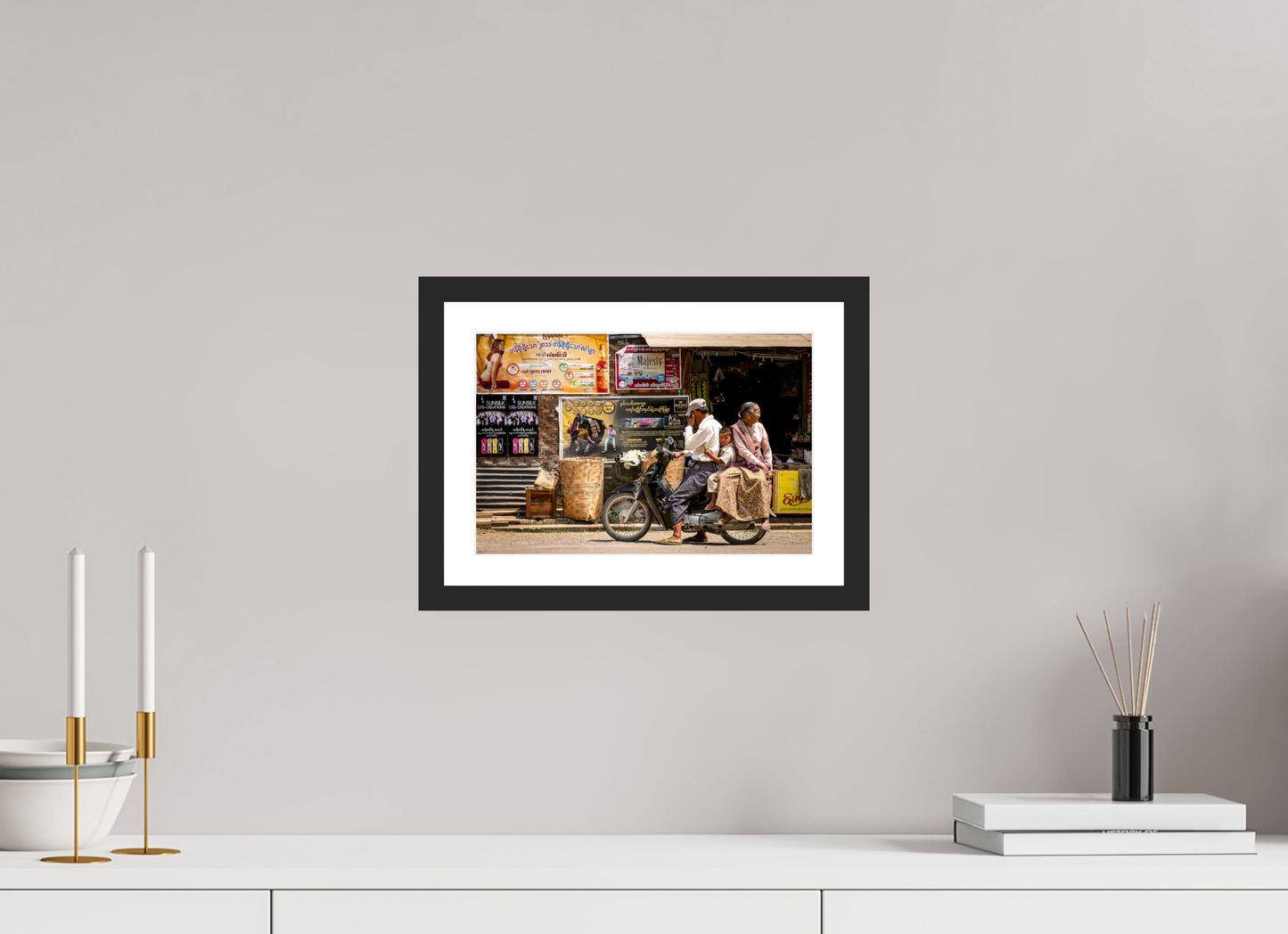 30 x 20 cm, Fine art prints mounted on a black wood frame with passe-partout Street life