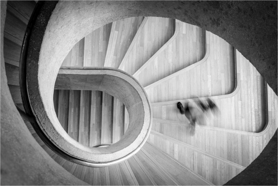 Main image Blurred ascent